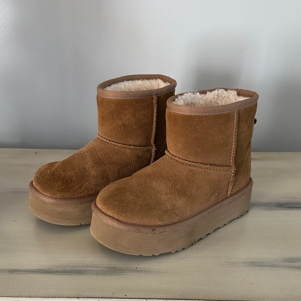 UGG Classic Mini Platform boots